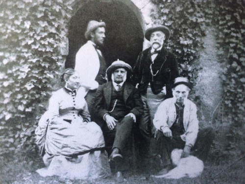 Paul Gervais, Henri Rouart (en haut), Pauline Caillebotte Dillais, l'oncle Jules Dillais et Victor Stanislas (en bas)